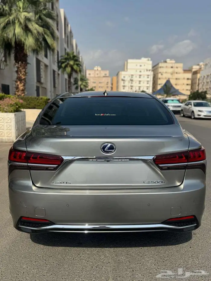 لكزس LS500h 3