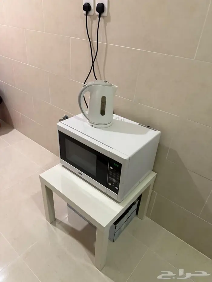ثلاجة - Fridge فرن - Gas stove مايكرويف - microwave 2