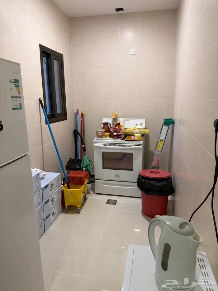 ثلاجة - Fridge فرن - Gas stove مايكرويف - microwave 1