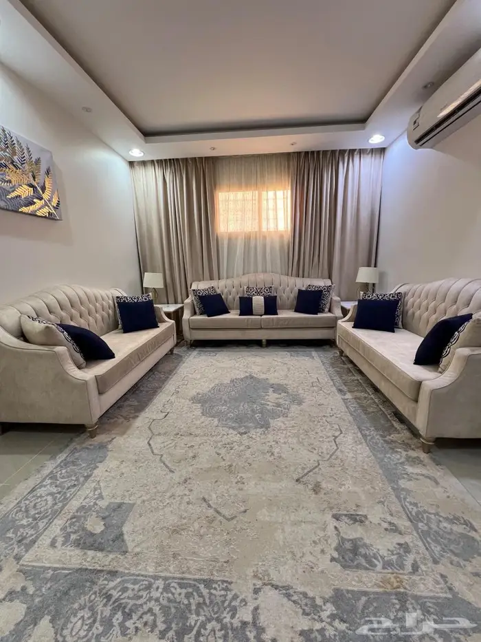 كنب مع الفرشه مع طاولتين رخام وابجورتين 2