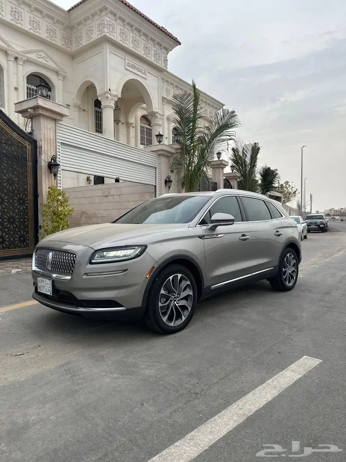 جيب لنكون نوتيلوس 2023 فل كامل شبه جديدة ومخزن 0