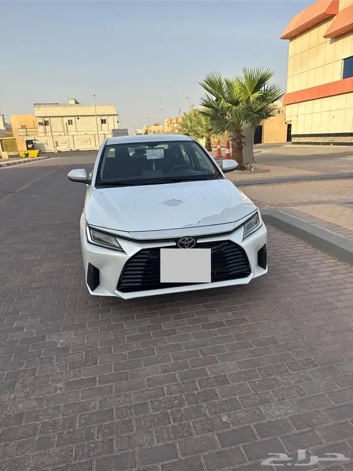 للبيع يارس فئة(y) م 2023 ابيض لؤلؤي عداد 86 الف 2