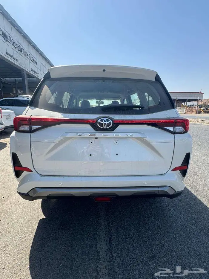 تويوتا فيلوز فل كامل 1500 cc ابيض موديل 2025 6