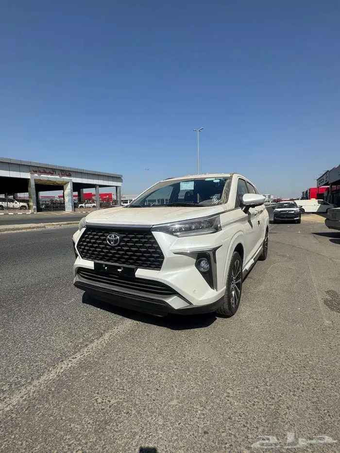 تويوتا فيلوز فل كامل 1500 cc ابيض موديل 2025 5