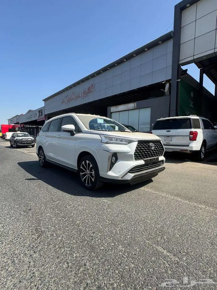 تويوتا فيلوز فل كامل 1500 cc ابيض موديل 2025 1