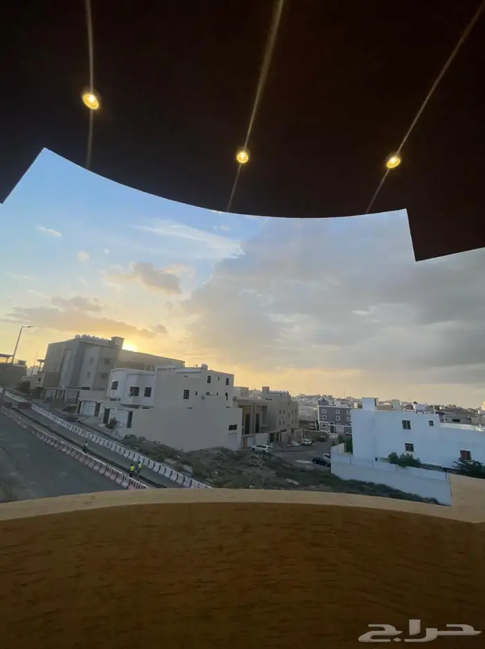 عمارة للبيع تحتوي ع استراحة وفله وشقتين 55