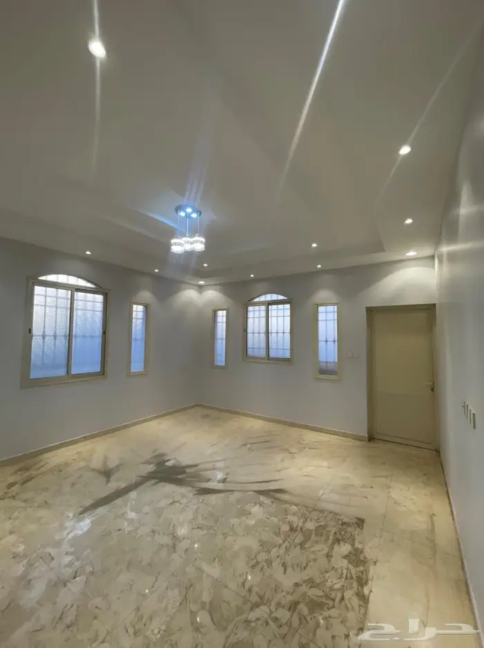 عمارة للبيع تحتوي ع استراحة وفله وشقتين 54