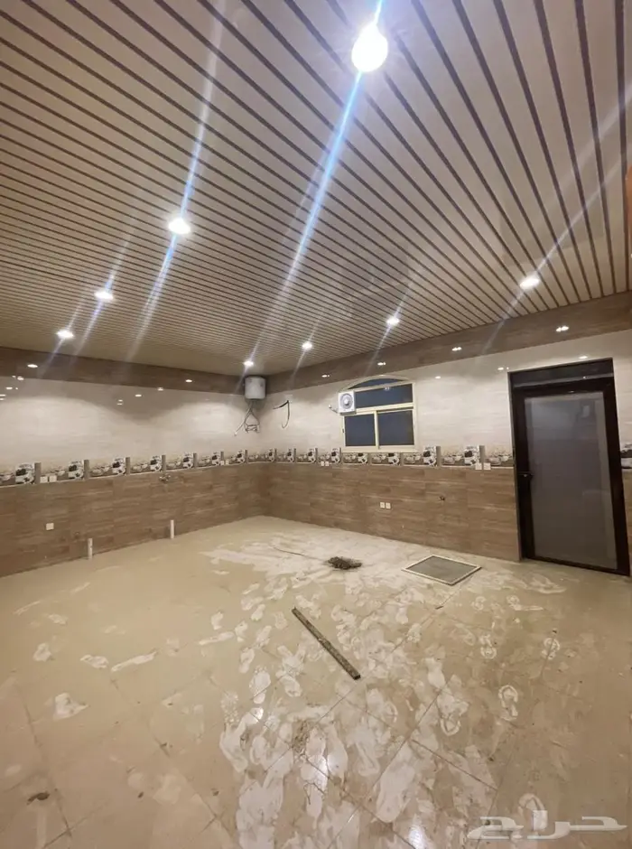 عمارة للبيع تحتوي ع استراحة وفله وشقتين 56