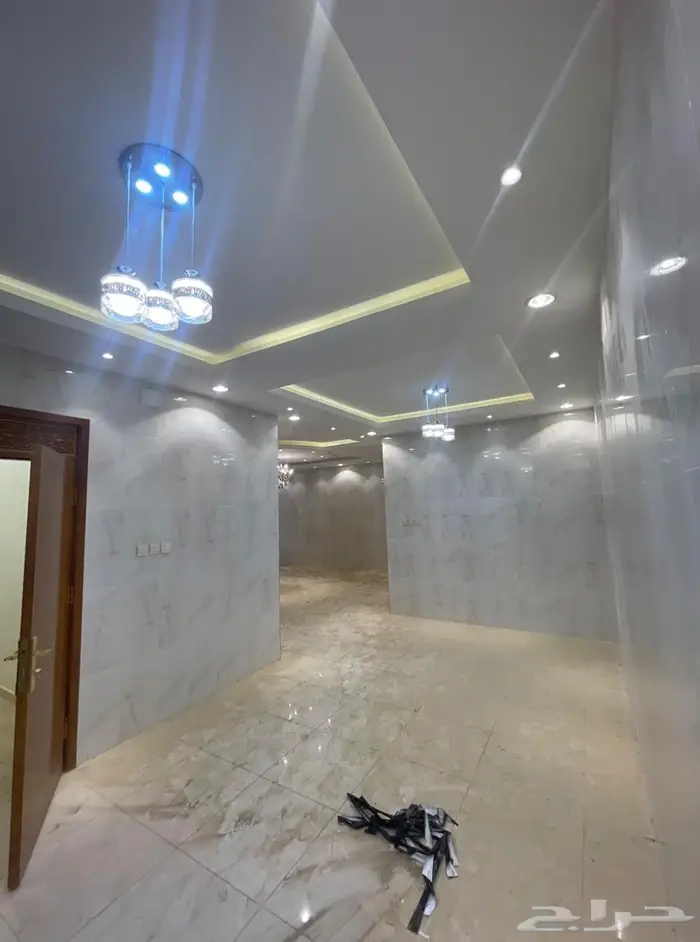 عمارة للبيع تحتوي ع استراحة وفله وشقتين 40