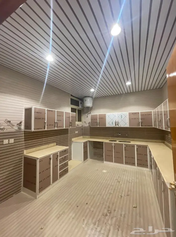 عمارة للبيع تحتوي ع استراحة وفله وشقتين 22