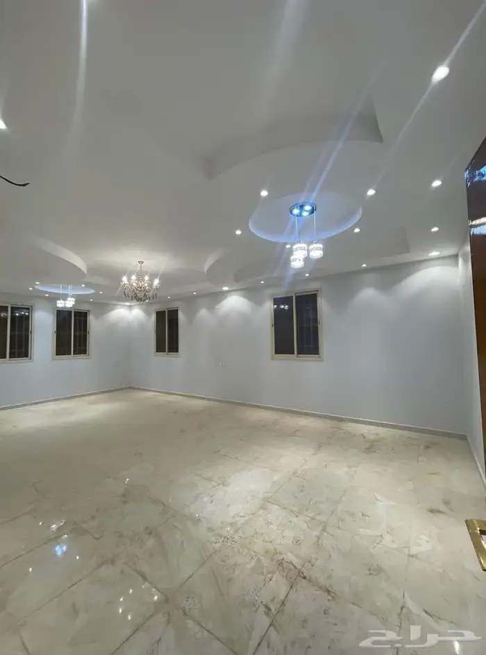 عمارة للبيع تحتوي ع استراحة وفله وشقتين 44