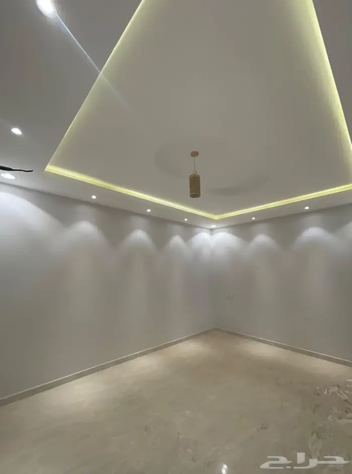 عمارة للبيع تحتوي ع استراحة وفله وشقتين 34