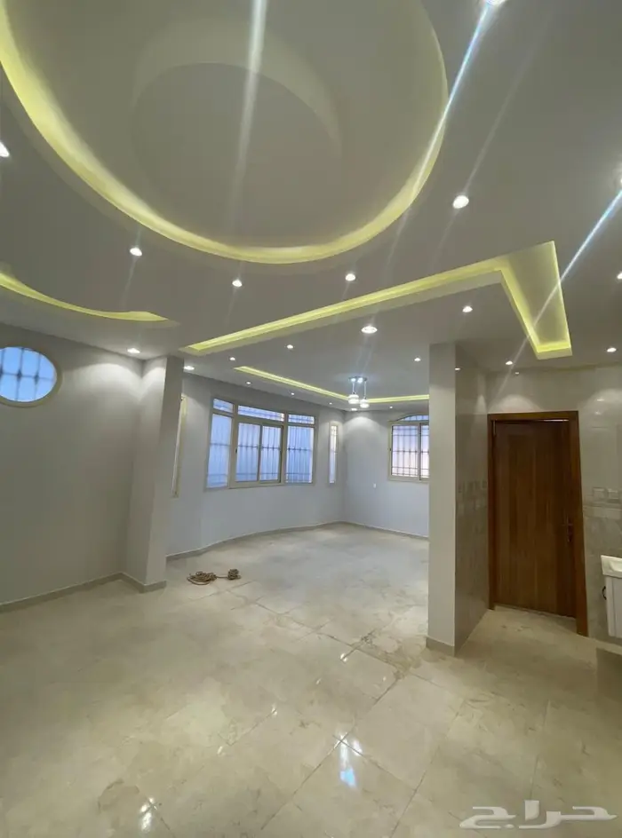 عمارة للبيع تحتوي ع استراحة وفله وشقتين 51