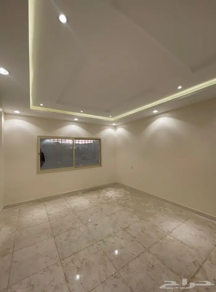 عمارة للبيع تحتوي ع استراحة وفله وشقتين 35