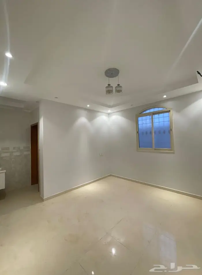 عمارة للبيع تحتوي ع استراحة وفله وشقتين 52