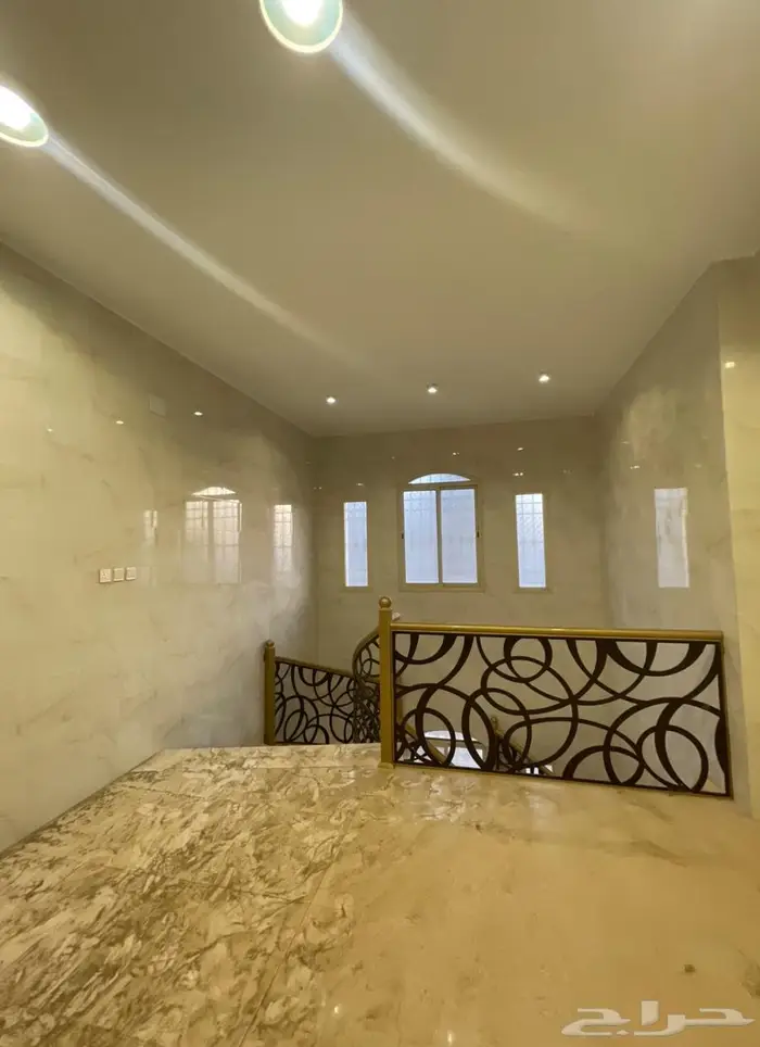 عمارة للبيع تحتوي ع استراحة وفله وشقتين 12