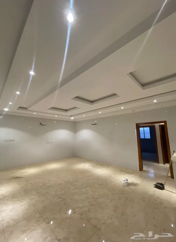 عمارة للبيع تحتوي ع استراحة وفله وشقتين 46