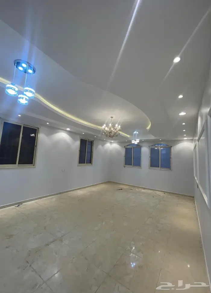 عمارة للبيع تحتوي ع استراحة وفله وشقتين 43