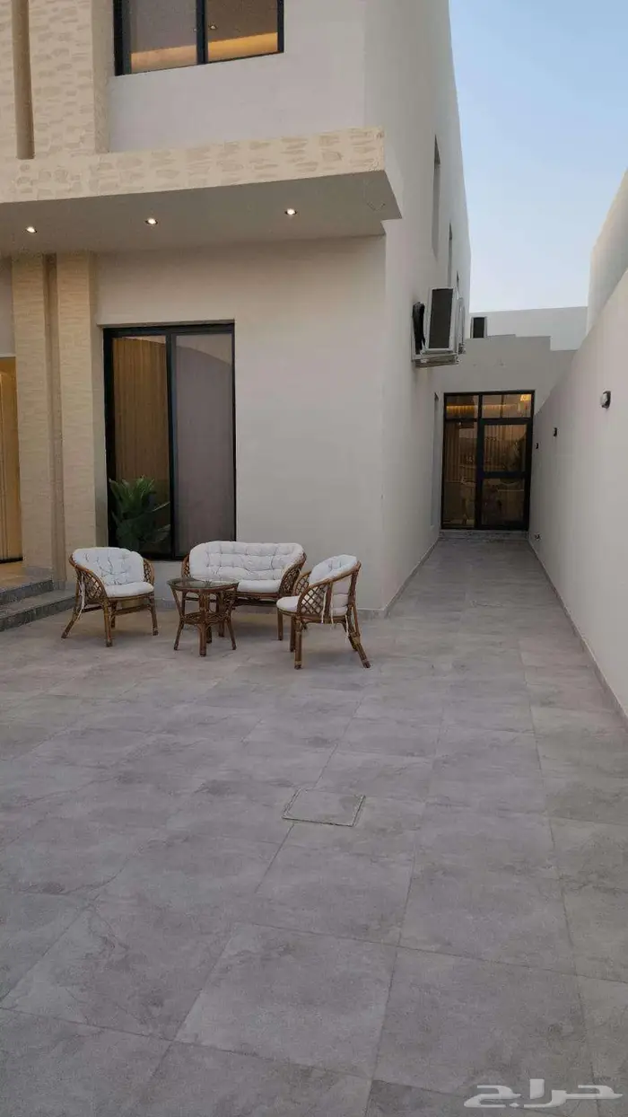 للبيع ادوار فاخرة حي عكاظ 1