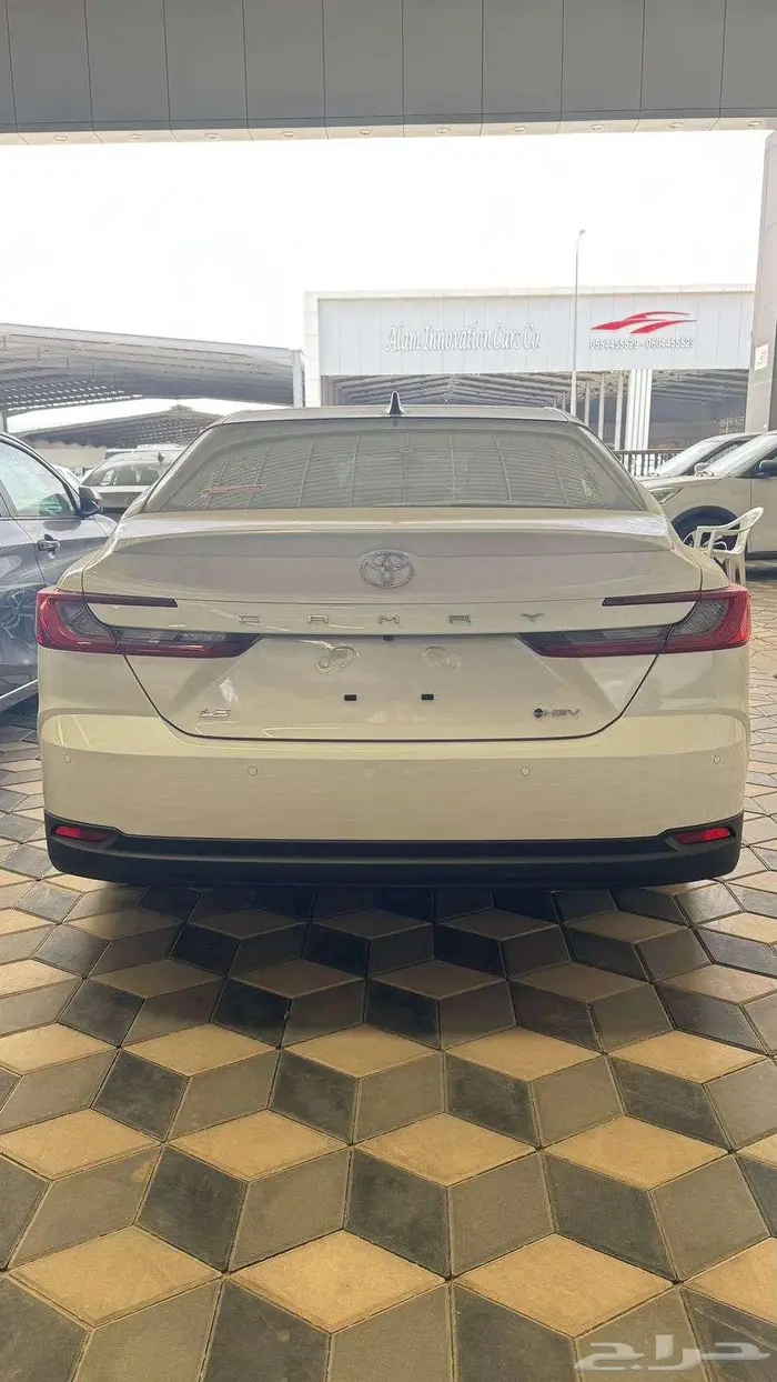 كامري ال اي هايبرد ابيض 2025 2