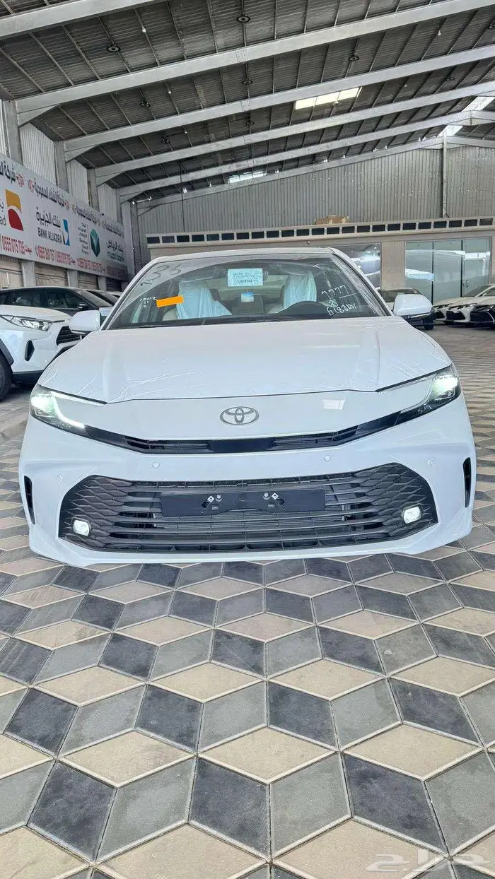 كامري ال اي هايبرد ابيض 2025 0