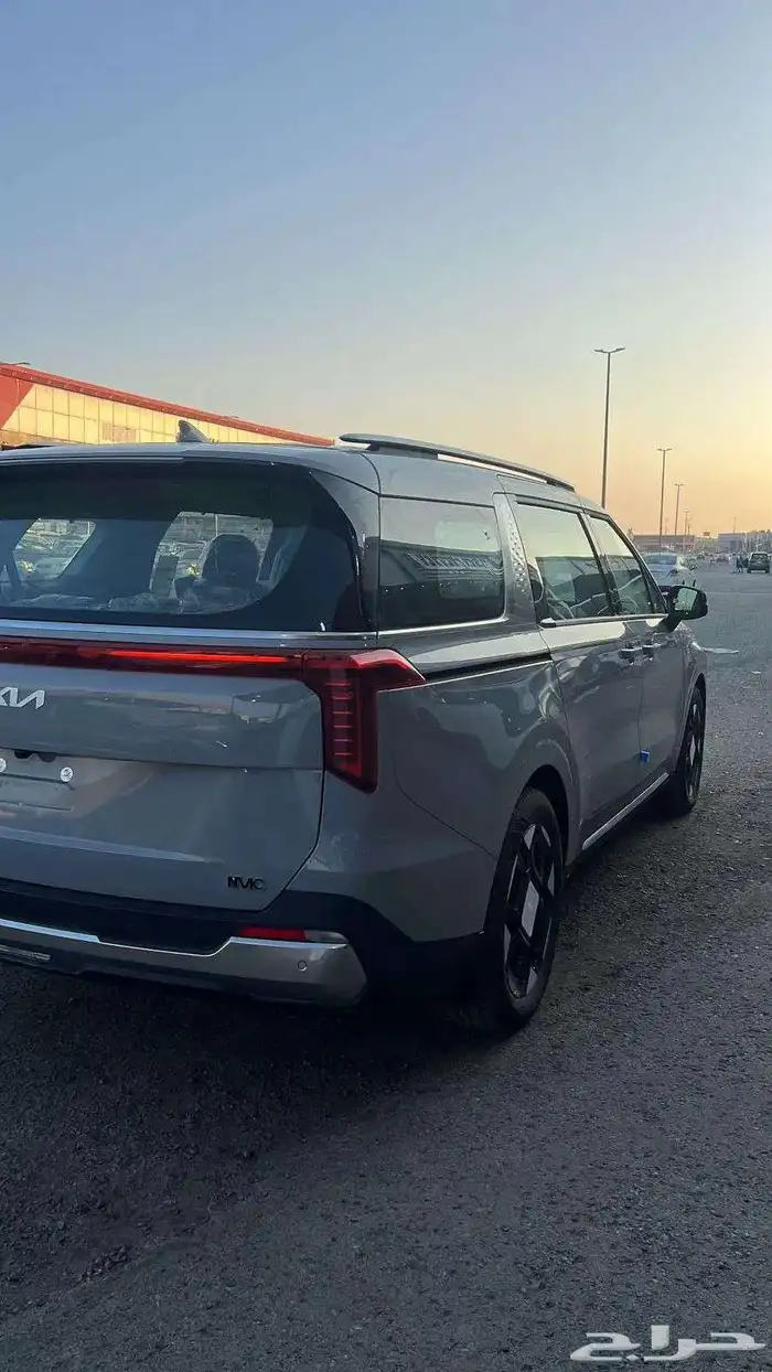 كيا كرنفال نص فل GLS موديل 2025 كاش اقساط 9