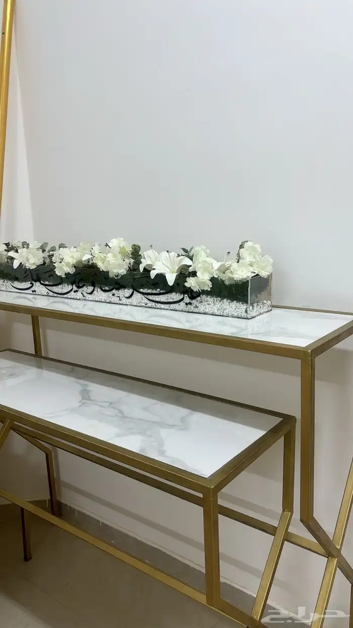 طاولات مجلس واحد كبير وخمسه خدمه وثنين ضيافه 2