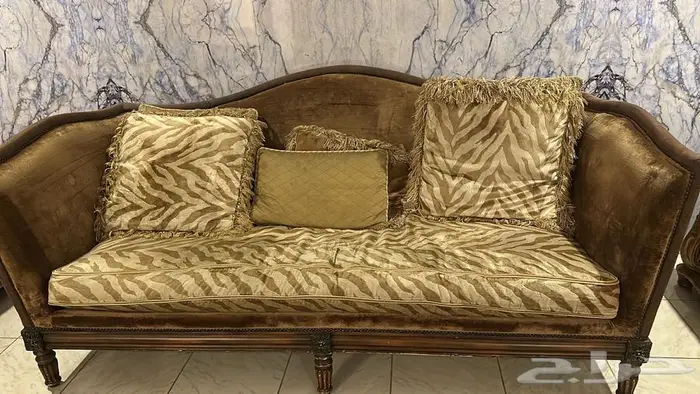 طقم كنب خمس قطع من مفروشات العمر بحاله ممتازه 2