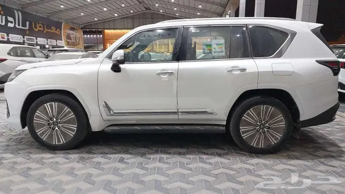 لكزس BB ابيض داخلي احمر 2024 خليجي 9