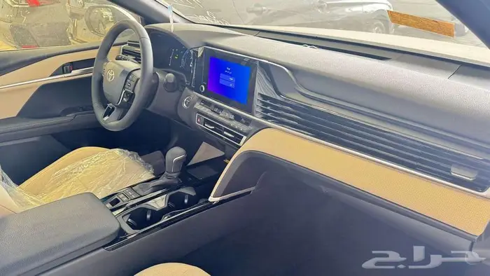 كامري ال اي هايبرد ابيض 2025 8