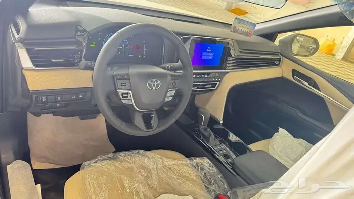 كامري ال اي هايبرد ابيض 2025 6