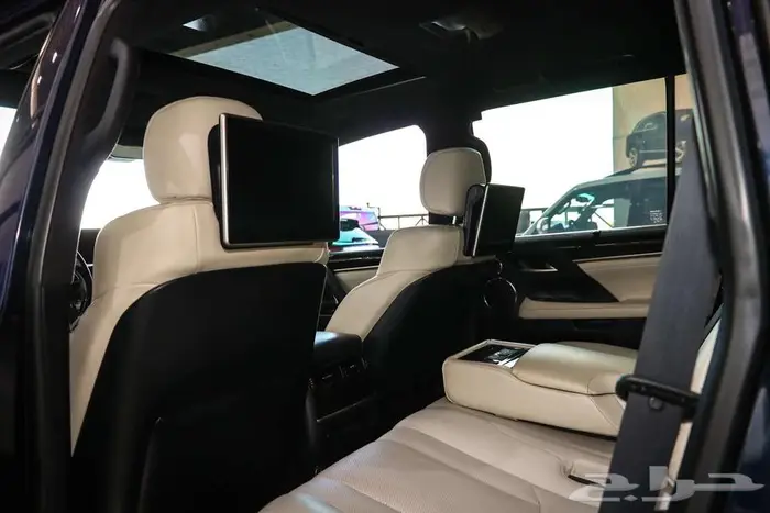 لكزس LX570 موديل 2020 8