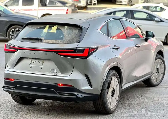 لكزس NX350 ستاندر بنزين 2025 4