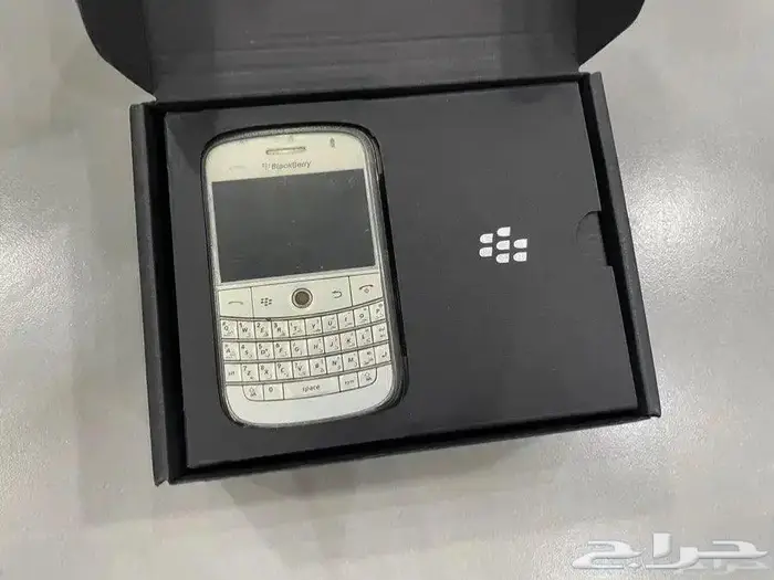 بلاك بيري بولد 9000 نظيف مع كامل ملحقاته 2