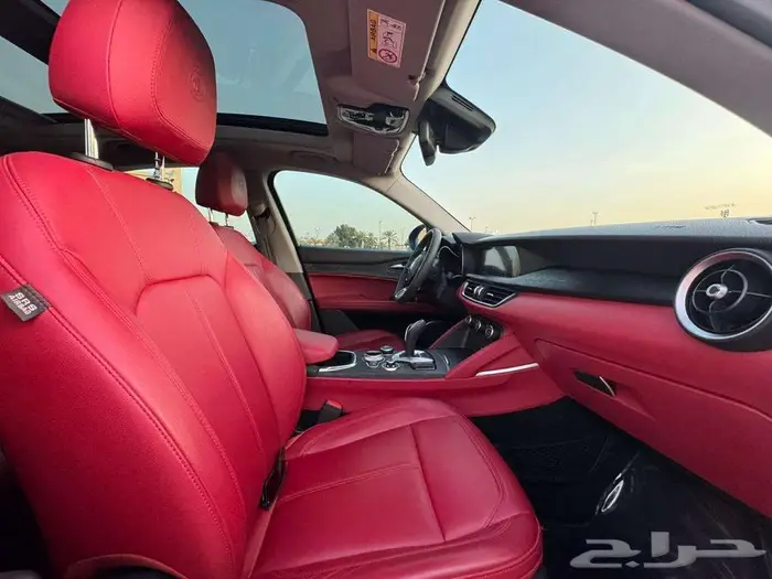 2020 Alfa Romeo Stelvio fully loaded with panorama sunroof 24