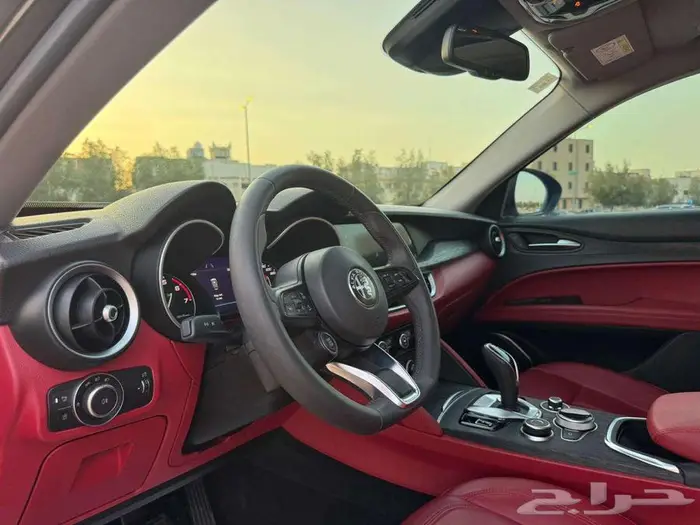 2020 Alfa Romeo Stelvio fully loaded with panorama sunroof 11
