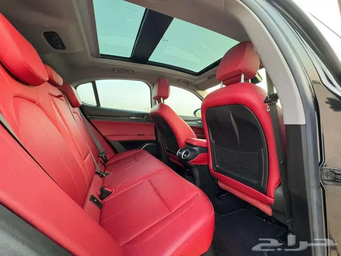 2020 Alfa Romeo Stelvio fully loaded with panorama sunroof 9
