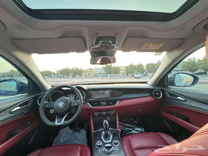 2020 Alfa Romeo Stelvio fully loaded with panorama sunroof 10