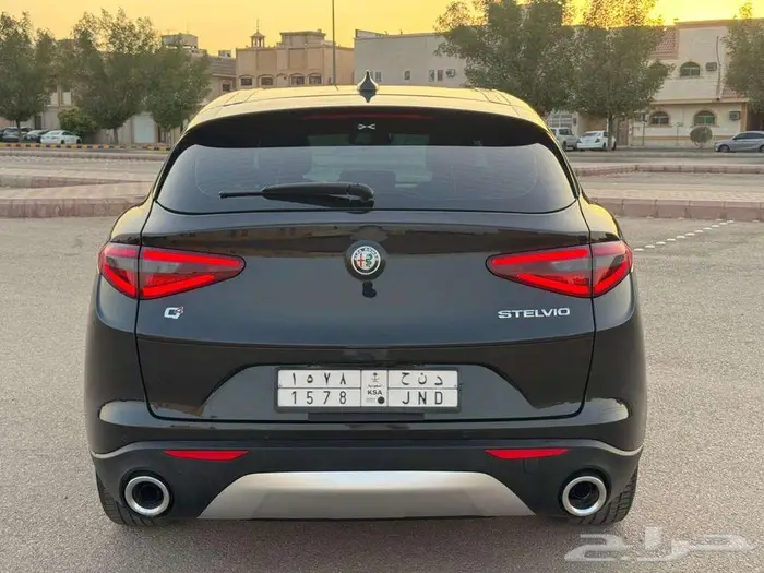 2020 Alfa Romeo Stelvio fully loaded with panorama sunroof 4