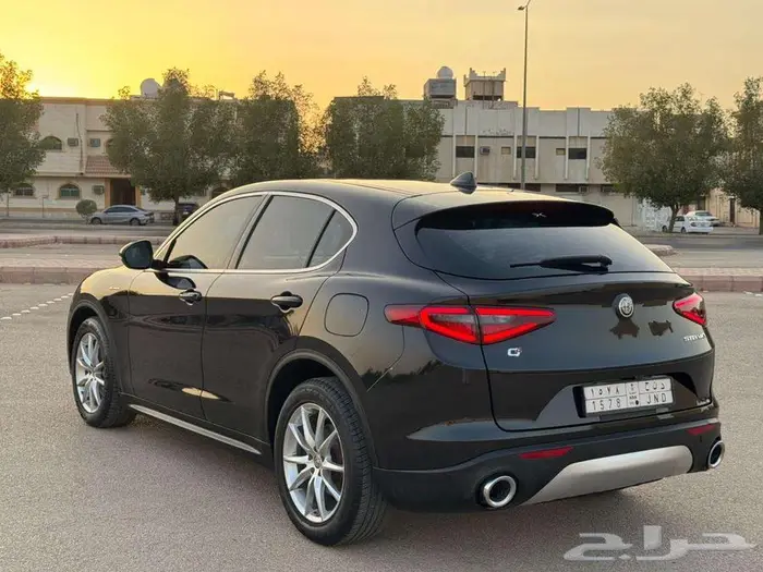 2020 Alfa Romeo Stelvio fully loaded with panorama sunroof 3