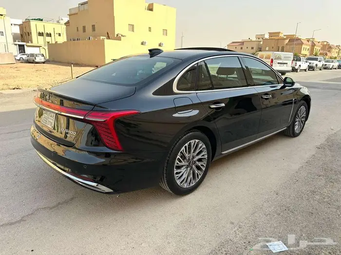 2024 HONGQI OUSADO 40 TD fully loaded with panorama sunroof 4