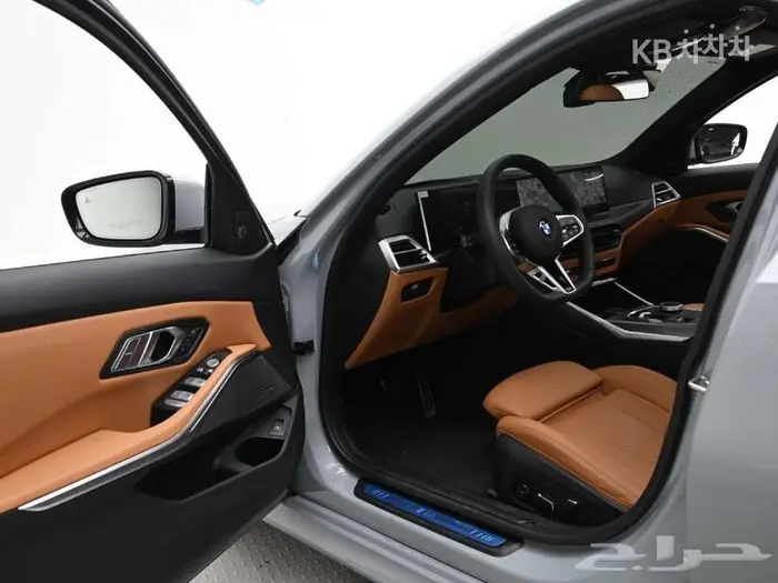 BMW الفئة الثالثة 320i 2025 M Sport 13