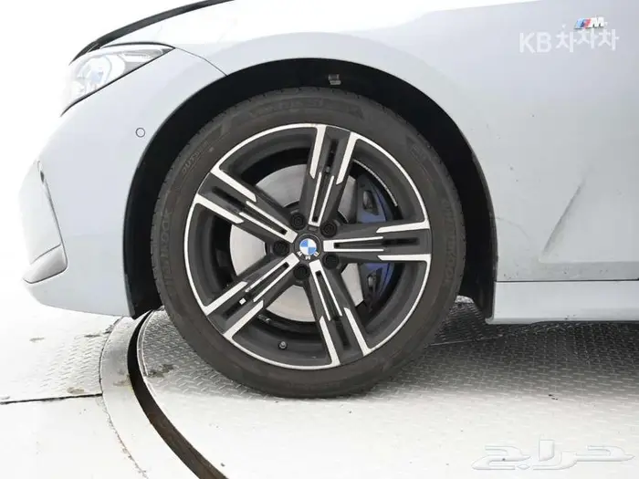 BMW الفئة الثالثة 320i 2025 M Sport 4