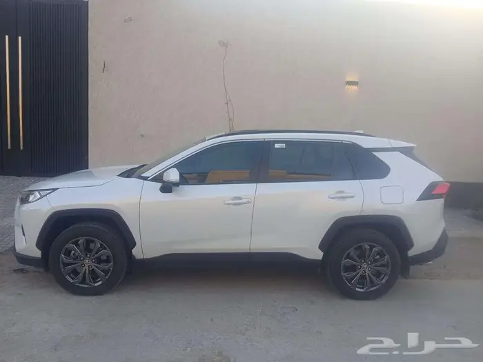 Rav 4 موديل 2024 جديدة تقريبا ممشى قليل جدا 4800 كم 15