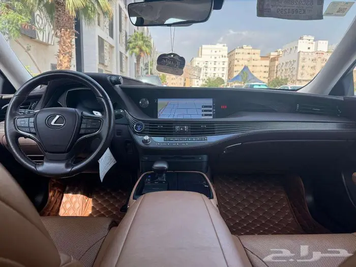 لكزس LS500h 18