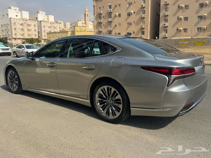 لكزس LS500h 2