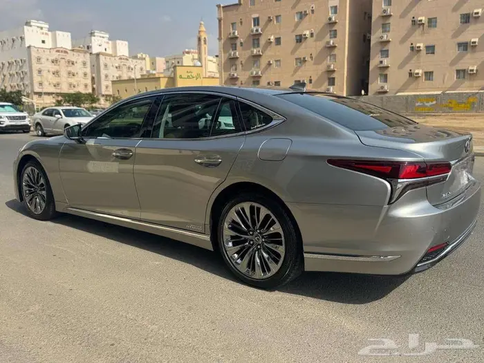 لكزس LS500h 9