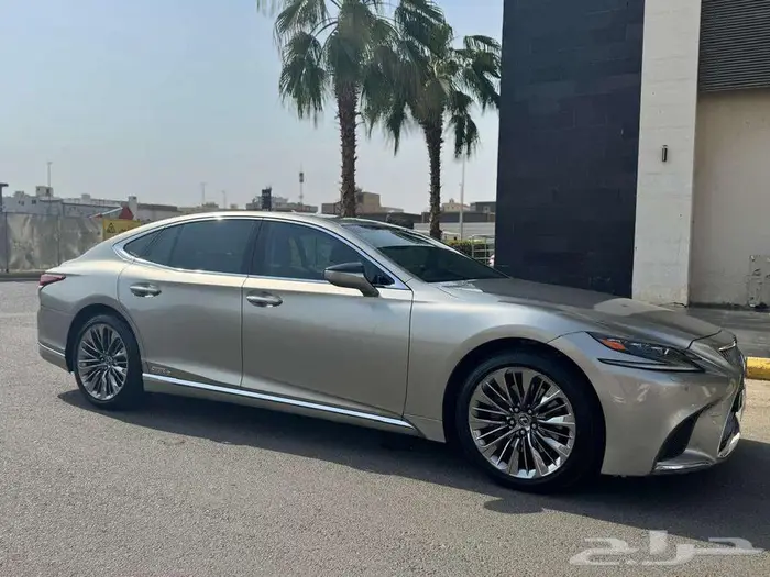 لكزس LS500h 1