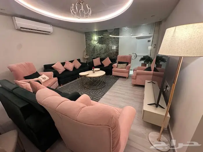 كنب مودرن فاخر شبه جديد للبيع 8
