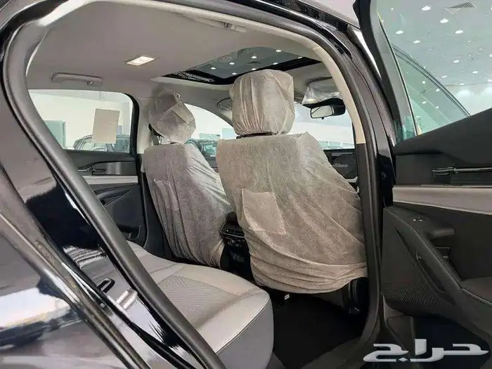 فورد تورس ستاندر 2025 لون اسود 4